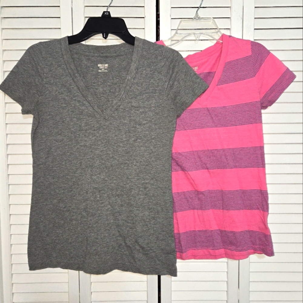 Mossimo Women's M V-Neck T-Shirt Bundle 2pcs